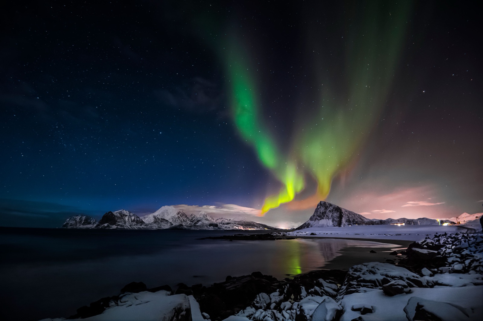 Source photo — The aurora borealis, a clear in-focus subject suited to a cinemagraph
